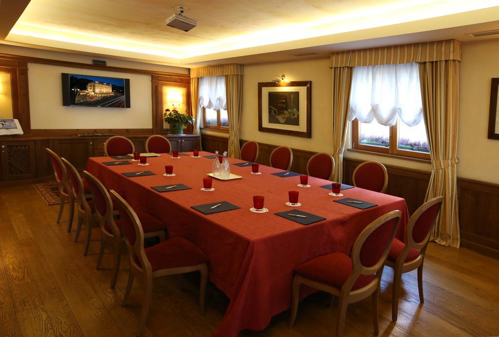 Alpen Suite Hotel Madonna エクステリア 写真