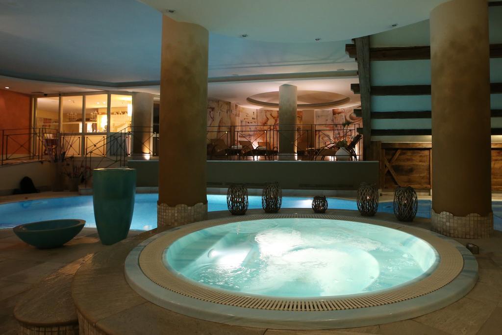Alpen Suite Hotel Madonna エクステリア 写真