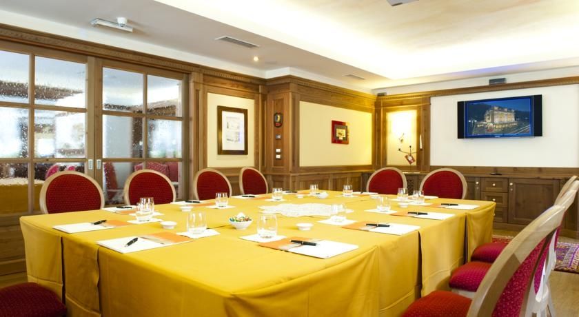Alpen Suite Hotel Madonna エクステリア 写真