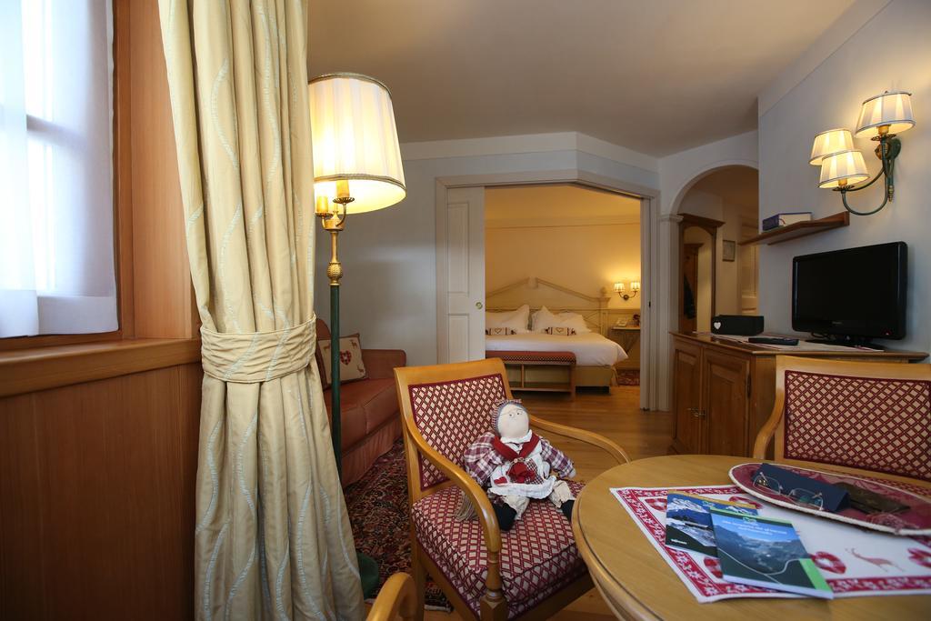 Alpen Suite Hotel Madonna エクステリア 写真