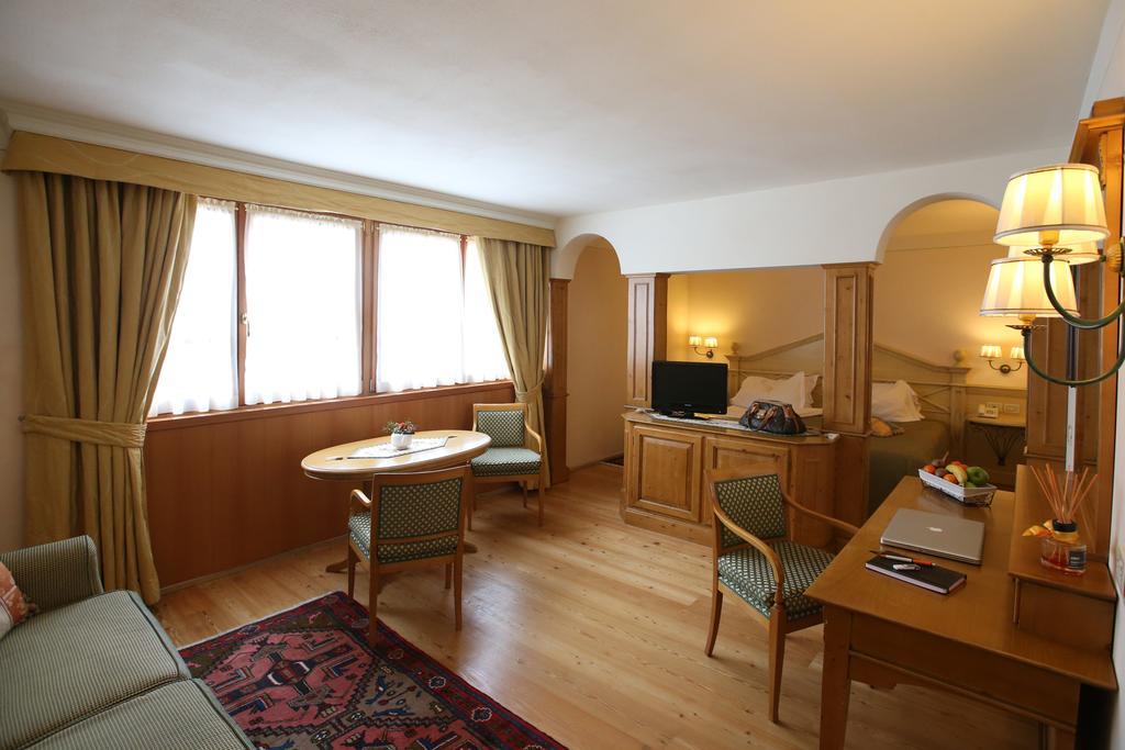 Alpen Suite Hotel Madonna エクステリア 写真