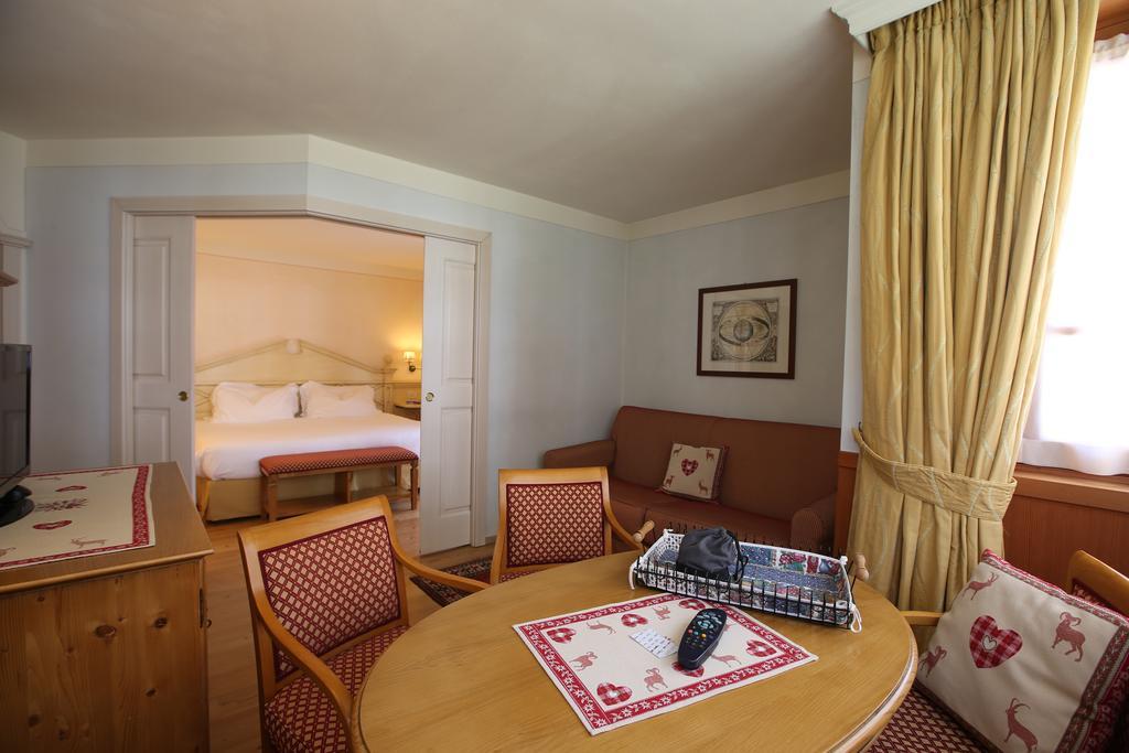 Alpen Suite Hotel Madonna エクステリア 写真
