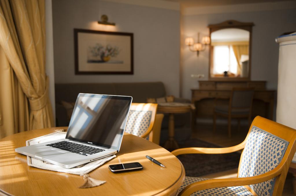 Alpen Suite Hotel Madonna エクステリア 写真