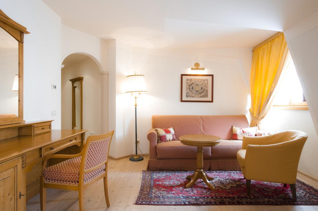Alpen Suite Hotel Madonna エクステリア 写真