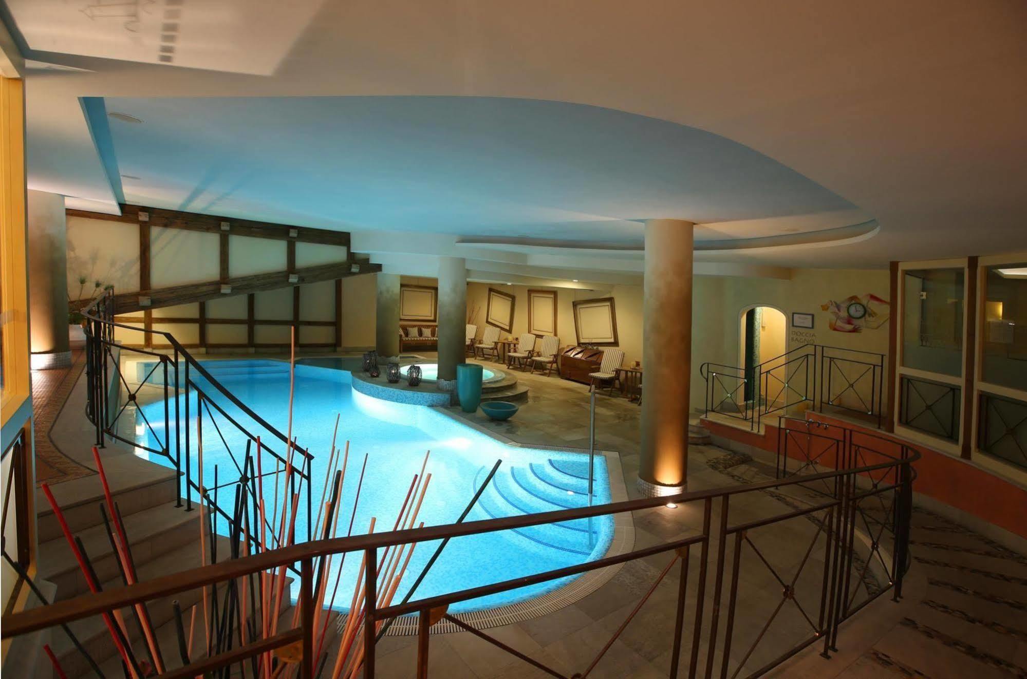 Alpen Suite Hotel Madonna エクステリア 写真
