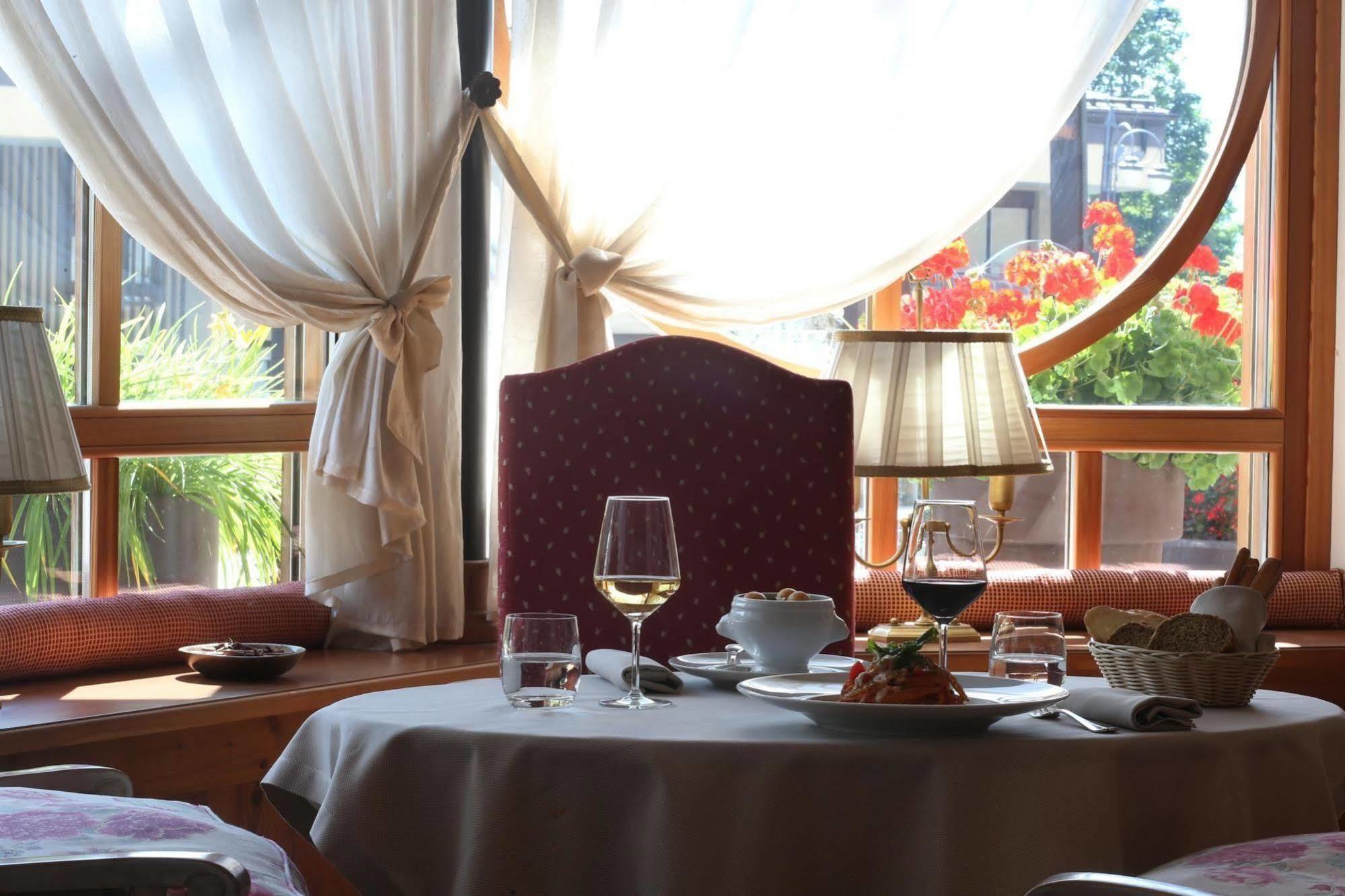 Alpen Suite Hotel Madonna エクステリア 写真