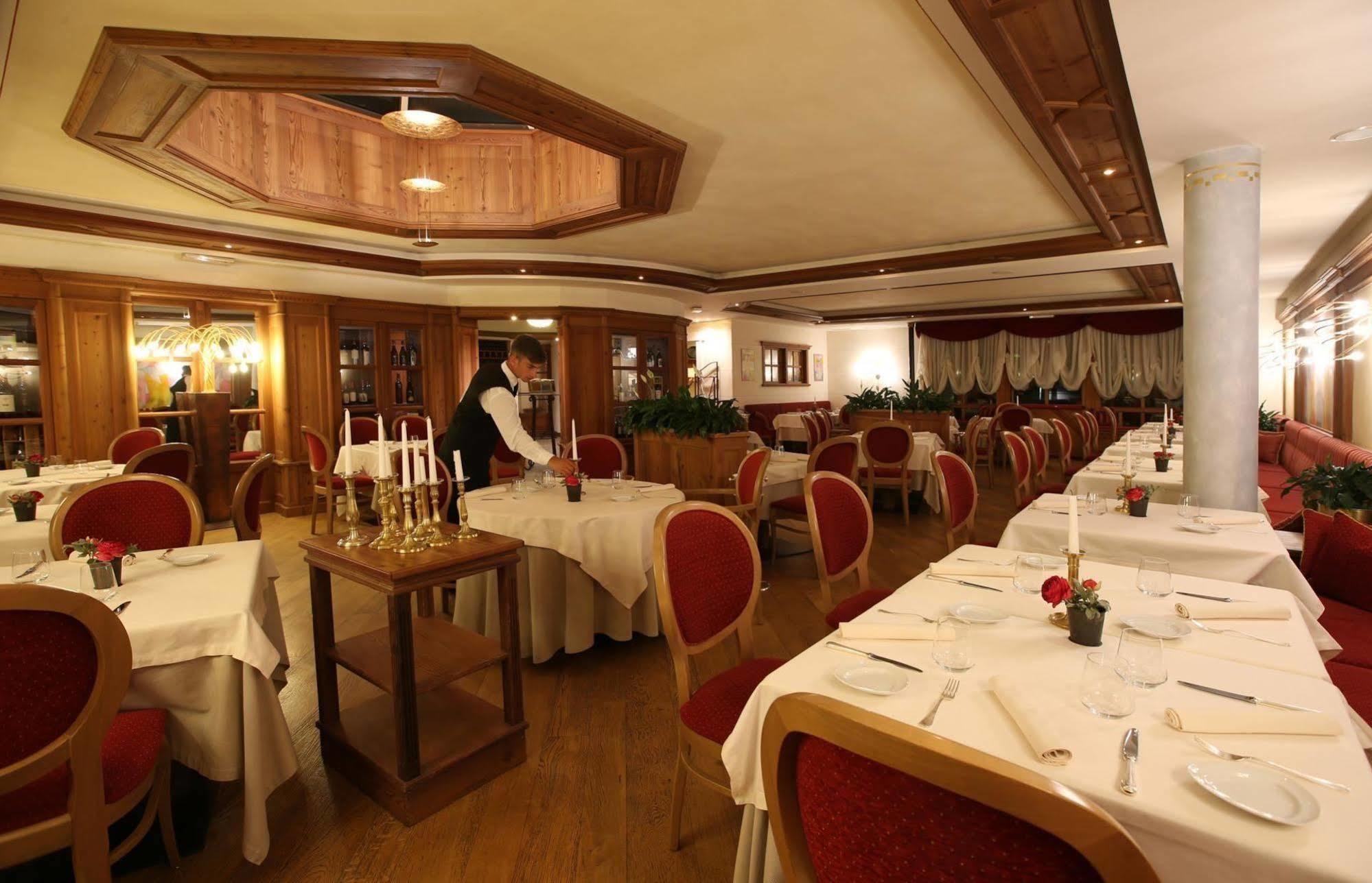 Alpen Suite Hotel Madonna エクステリア 写真